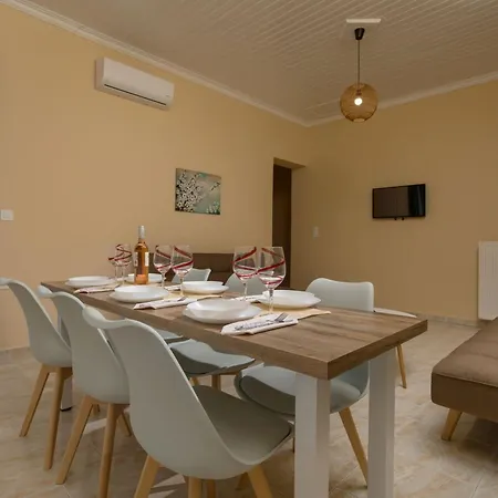Ammos Comfort Apartments, 400m From Beach, By Zantewize *