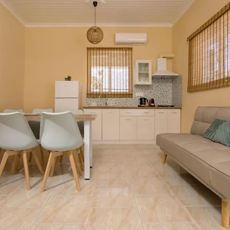 Ammos Comfort Apartments, 400m From Beach, By Zantewize * Kalamákion