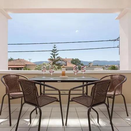 Ammos Comfort Apartments, 400m From Beach, By Zantewize