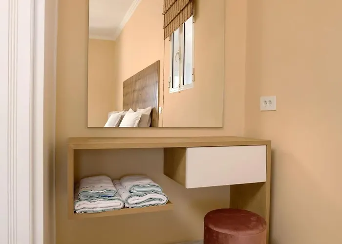 Ammos Comfort Apartments, 400m From Beach, By Zantewize