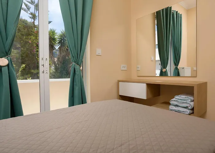 Ammos Comfort Apartments, 400m From Beach, By Zantewize Каламакион